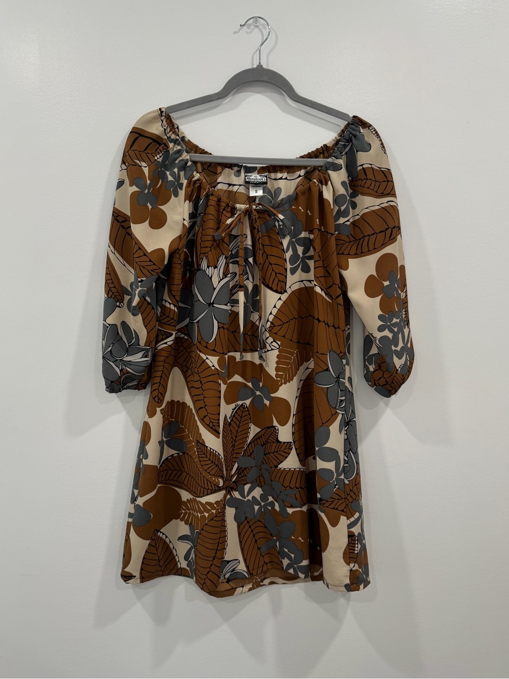 Small manuhealii hi’ilei dress in brown sugar